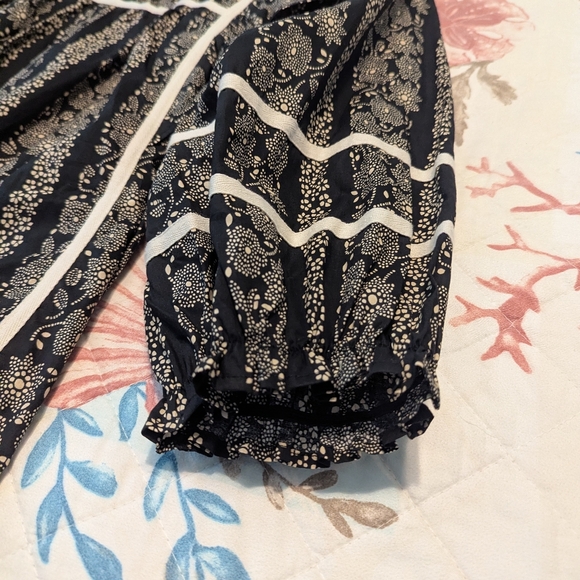 Floral Black and Cream Women's Top - Picture 3 of 4